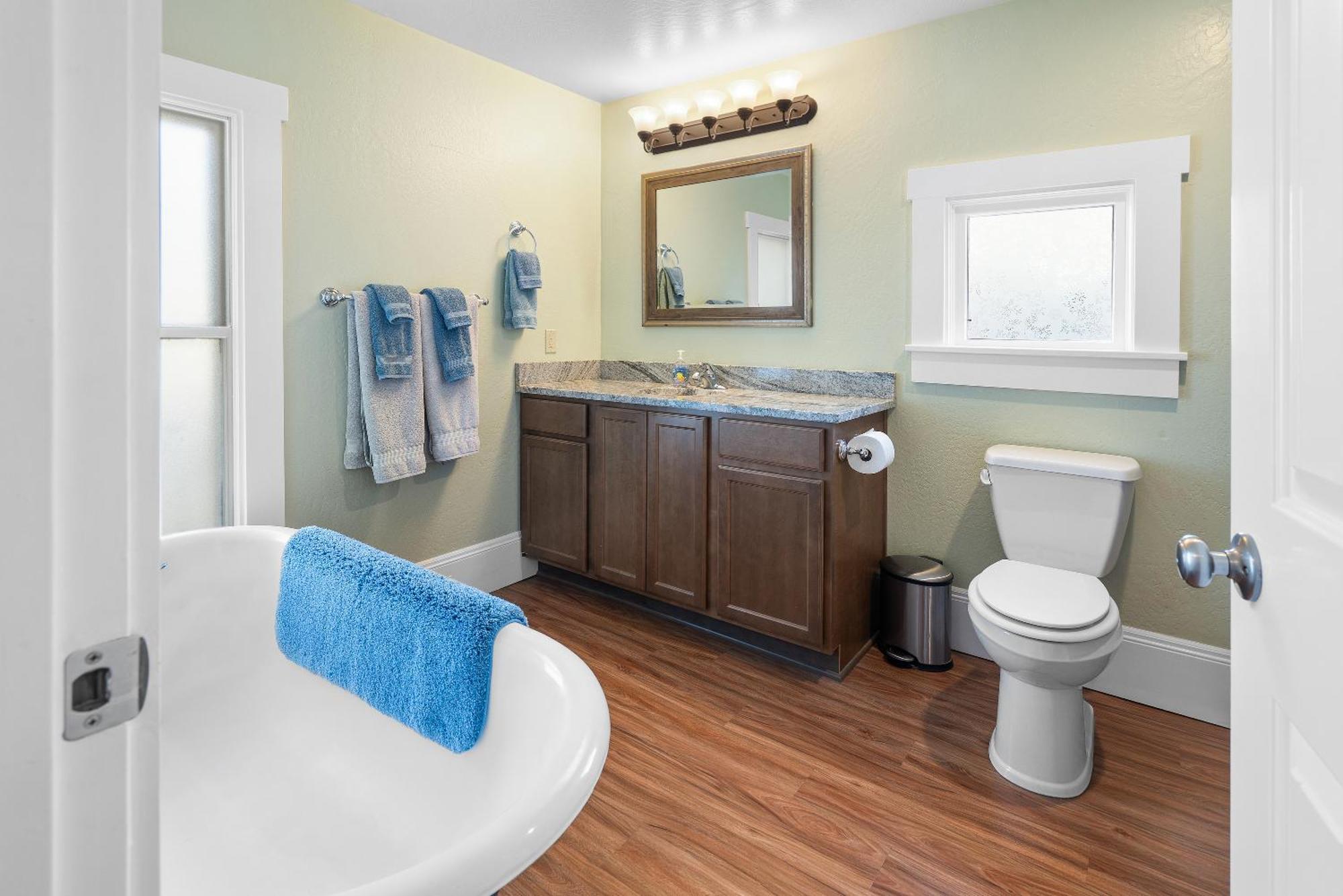 Pioneer Vacation Rentals - Pioneer North Suite Downtown Ашленд Екстериор снимка