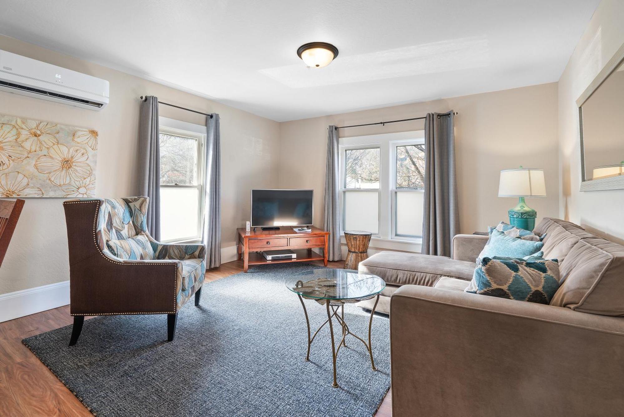 Pioneer Vacation Rentals - Pioneer North Suite Downtown Ашленд Екстериор снимка